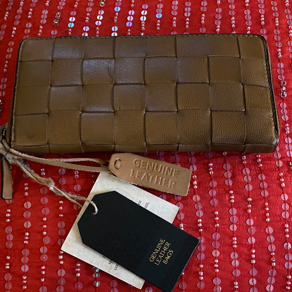 Genuine Leather Butter Soft Bottega Style Veneta Large Wallet /Clutch New